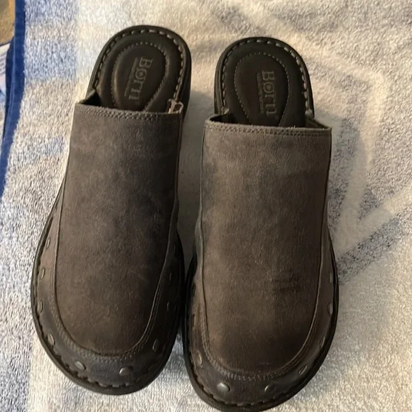 Born Majesty Gray Leather Studded Slip On Clogs Shoes Womens 7 M NEW WITHOUT BOX - Picture 4 of 6